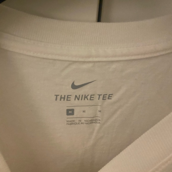 SOLD β Official Raptors tshirt π - size medium new with tags - Picture 3 of 3